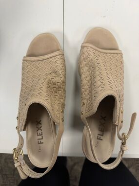 THE FLEXX Woven Beige Peep-Toe Slingback Heels size 8.5